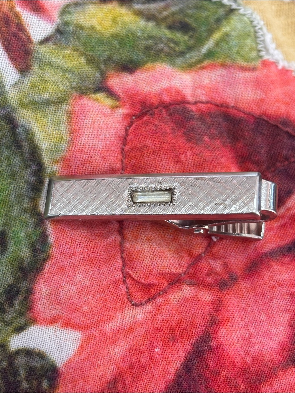 Vintage Silver tone Men’s Tie Clip with Clear Accent
